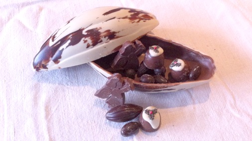 Christmas always sees exceptional creativity and taste, such as this filled chocolate pod. 